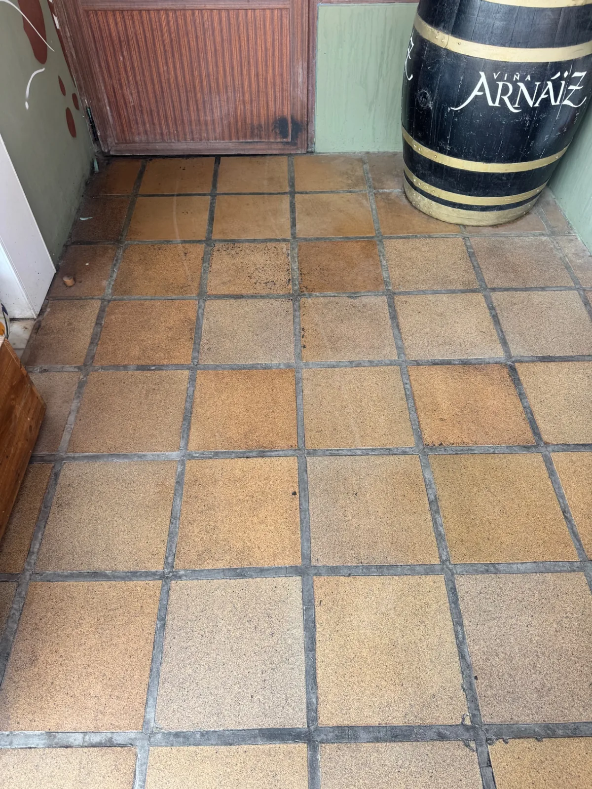 The same entrance paving at Centro Comercial Flamenca Beach after high-pressure floor restoration